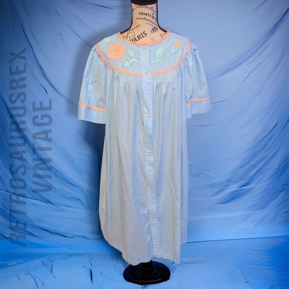 Vintage Nightgown - Picture 3 of 8